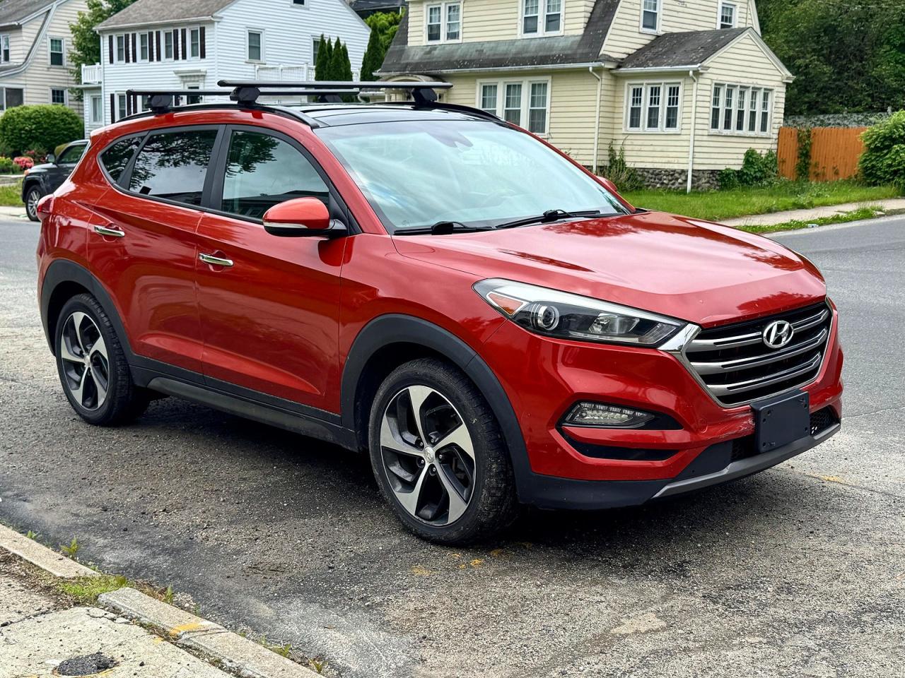 Salvage Hyundai TUCSON Image