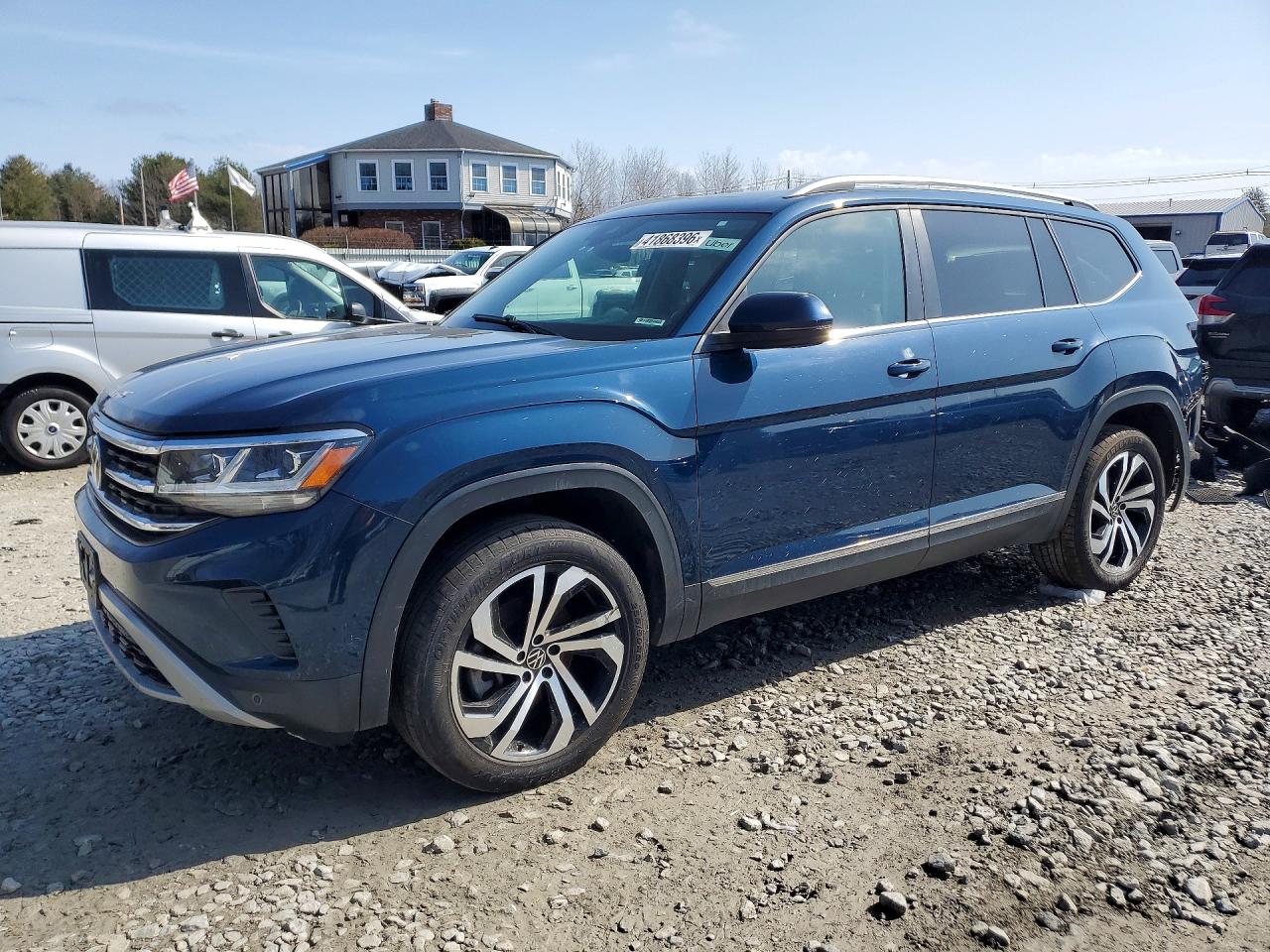 Salvage Volkswagen Atlas Image
