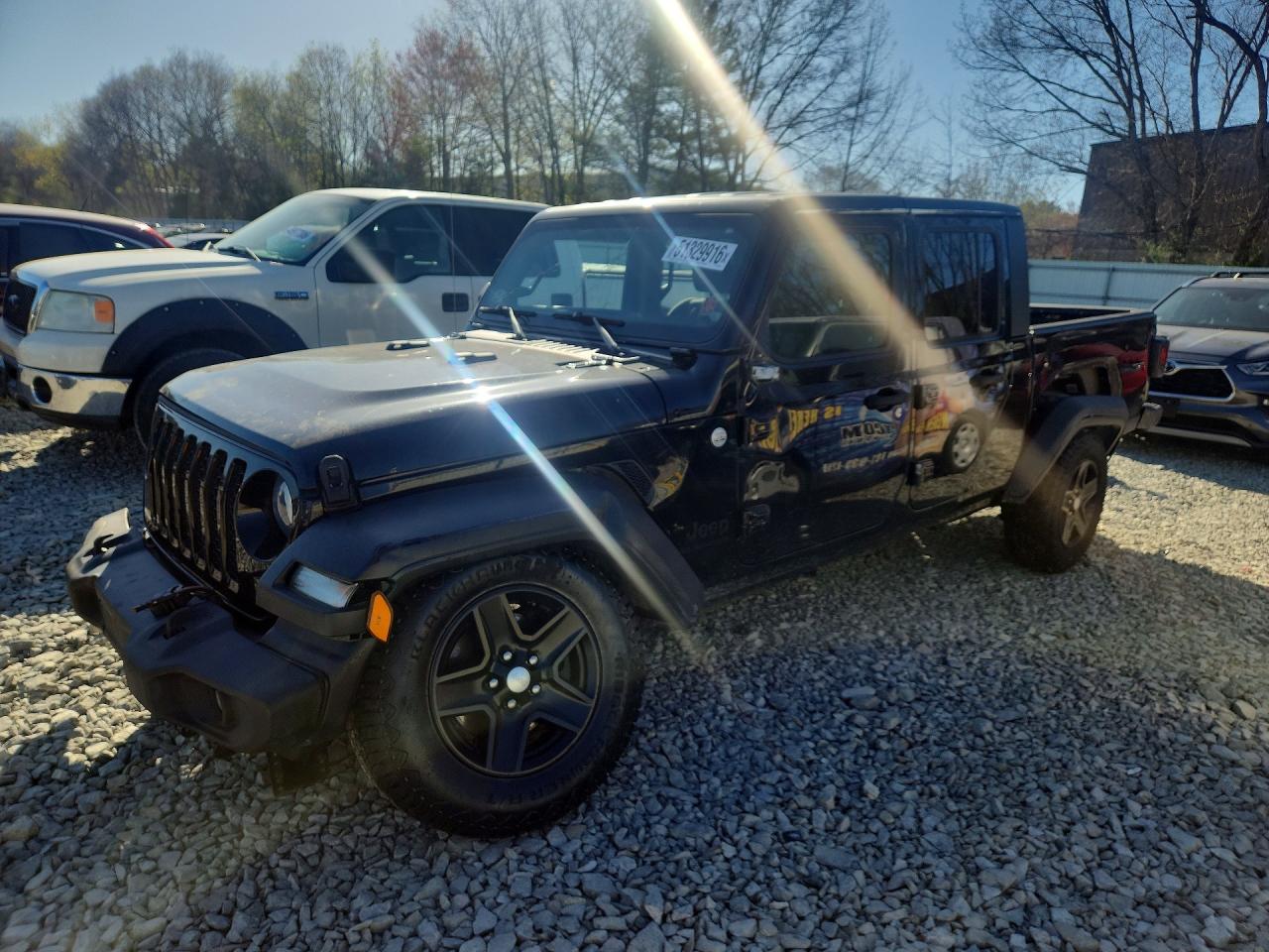 Salvage Jeep Gladiator Image