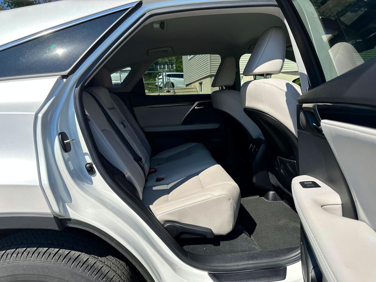 Lexus RX Base
