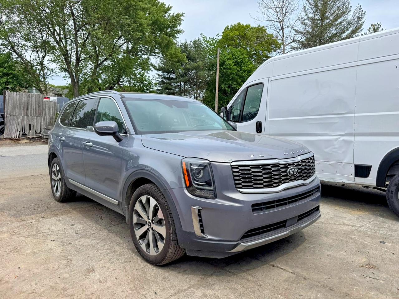Salvage Kia Telluride Image