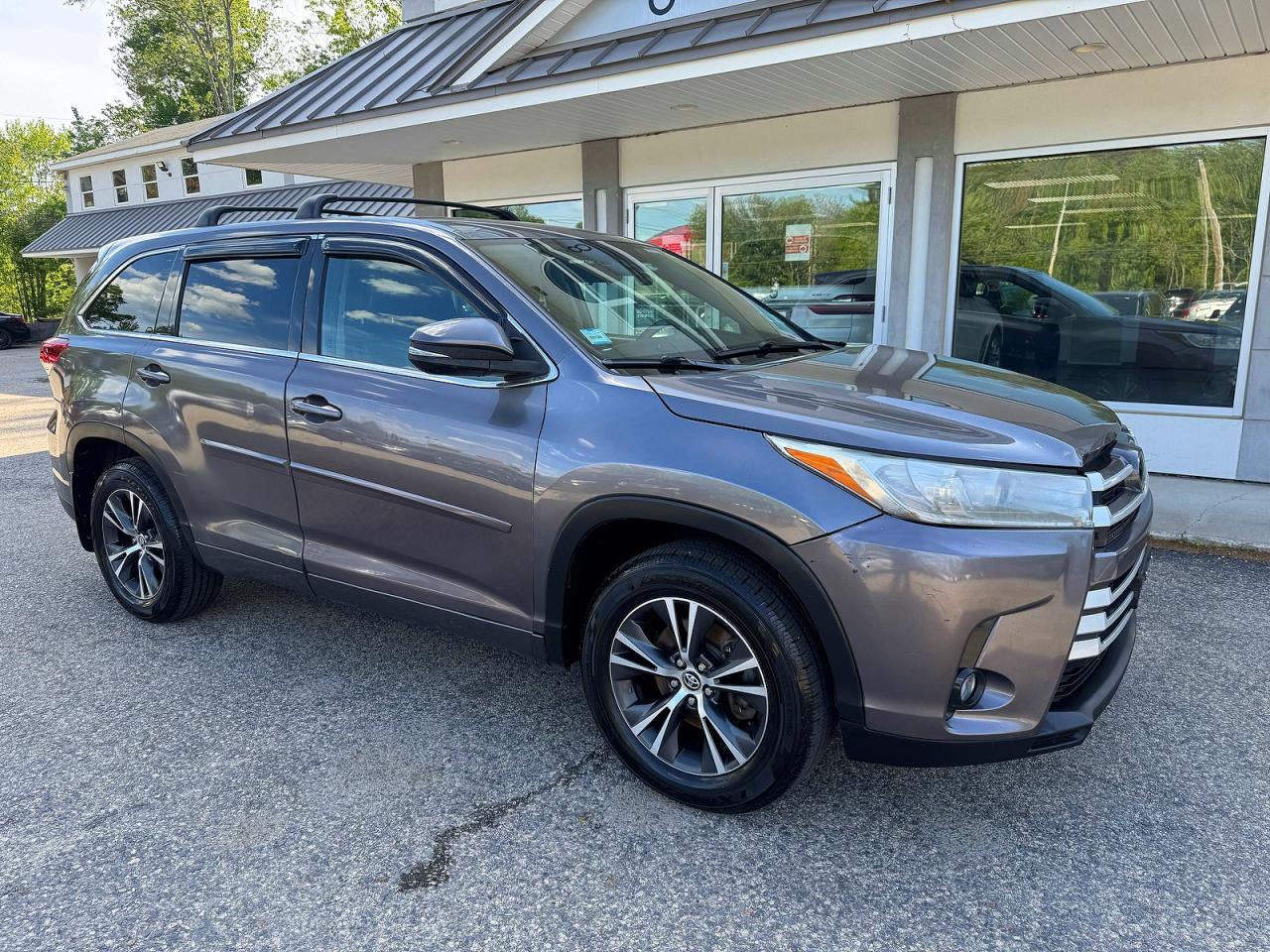 Salvage Toyota Highlander Image