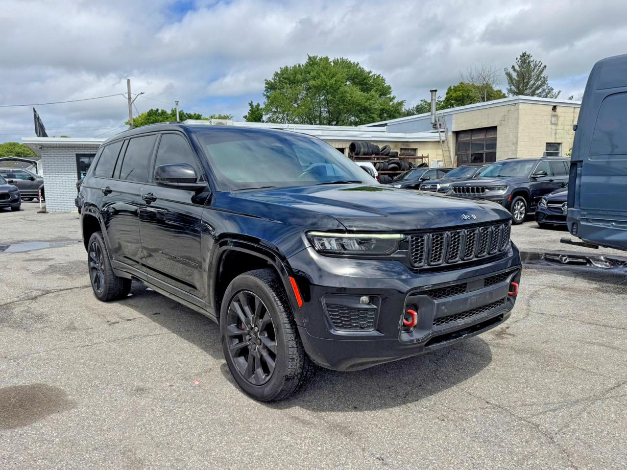 Salvage Jeep Cherokee Image