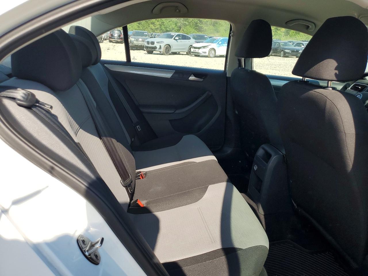 Volkswagen Jetta S