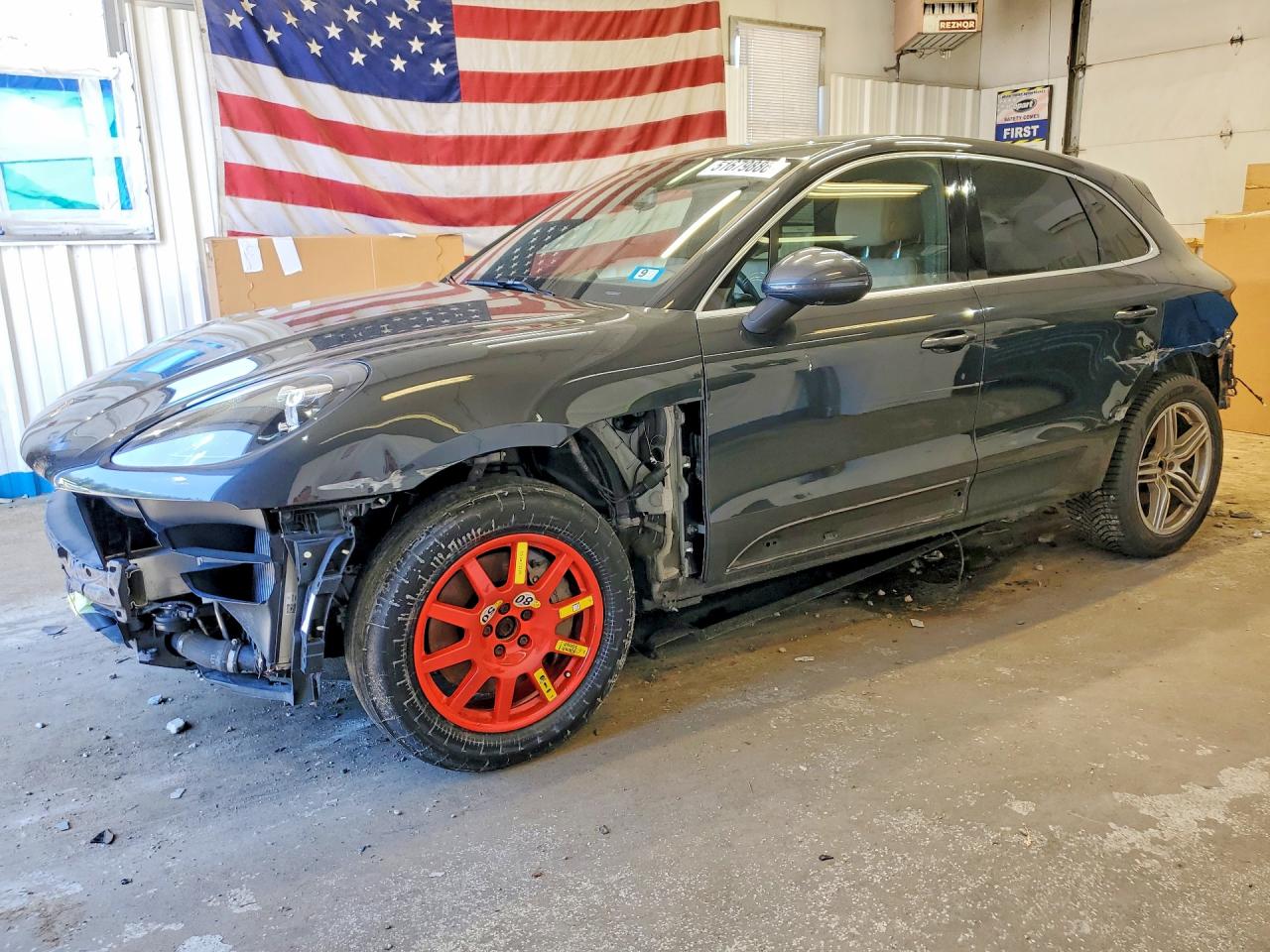 Salvage Porsche Macan Image