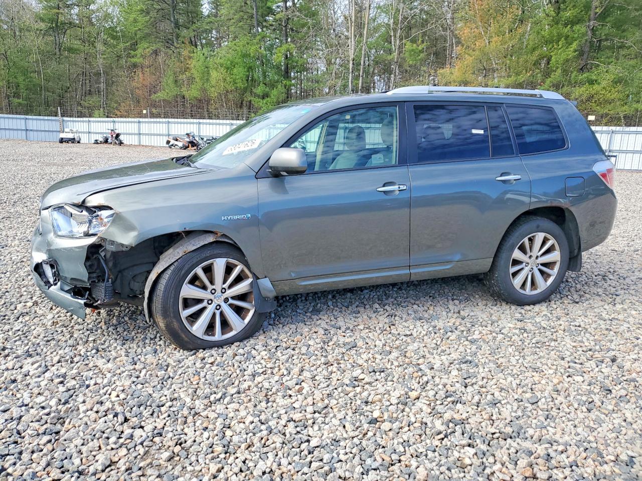 Salvage Toyota Highlander Image