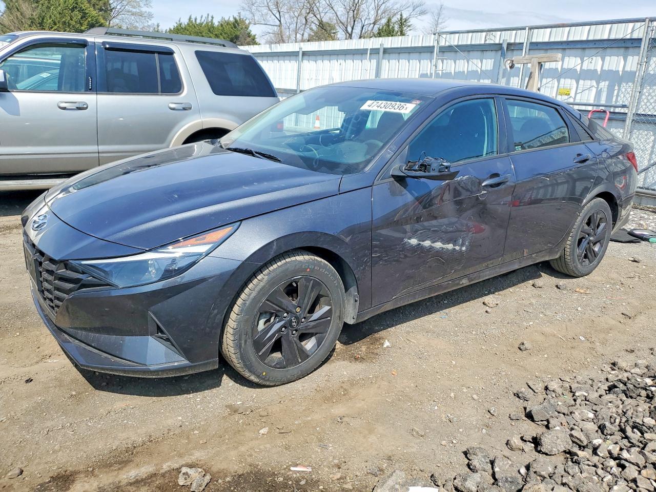 Salvage Hyundai ELANTRA Image