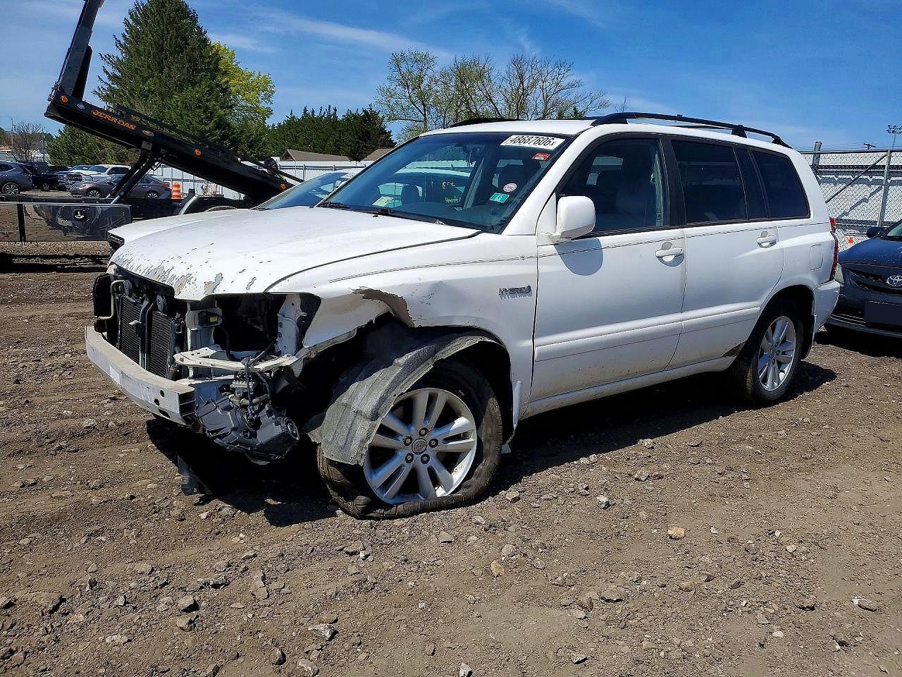 Salvage Toyota Highlander Image