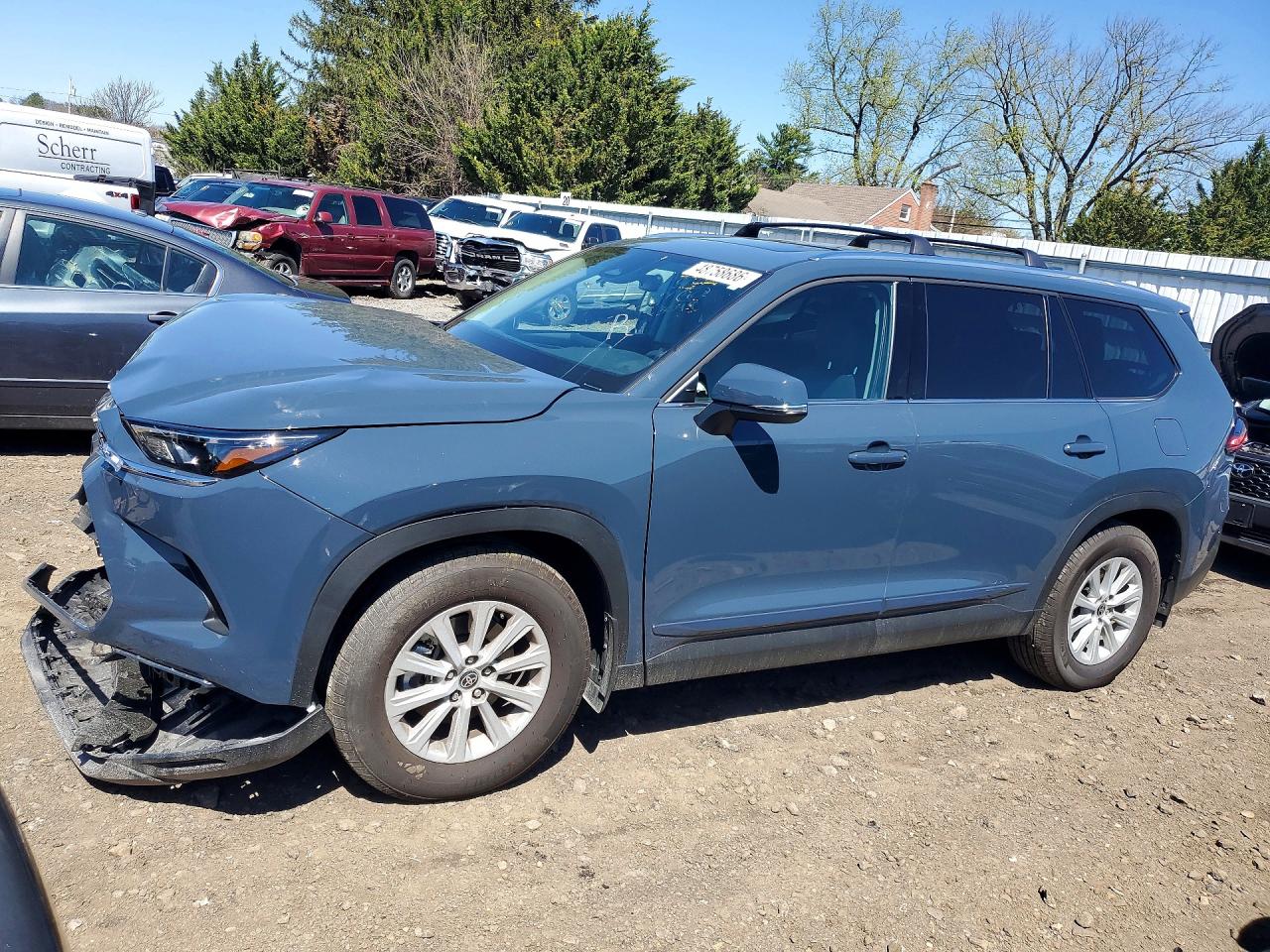 Salvage Toyota Grand High Image