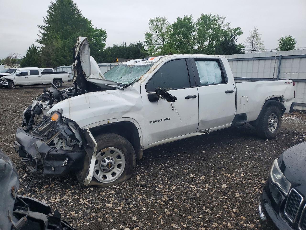 Salvage Chevrolet Silverado Image