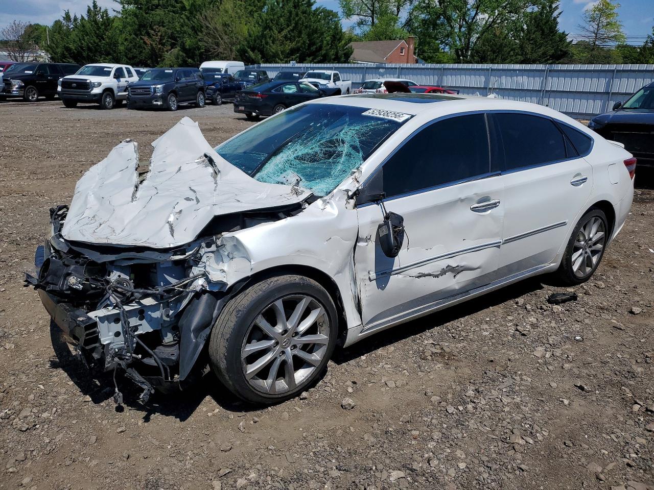 Salvage Toyota Avalon Image