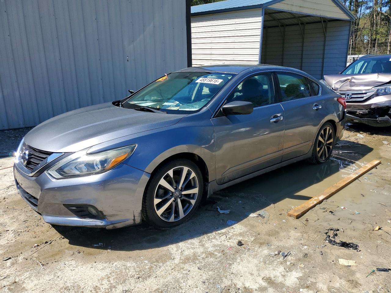 Salvage Nissan Altima Image