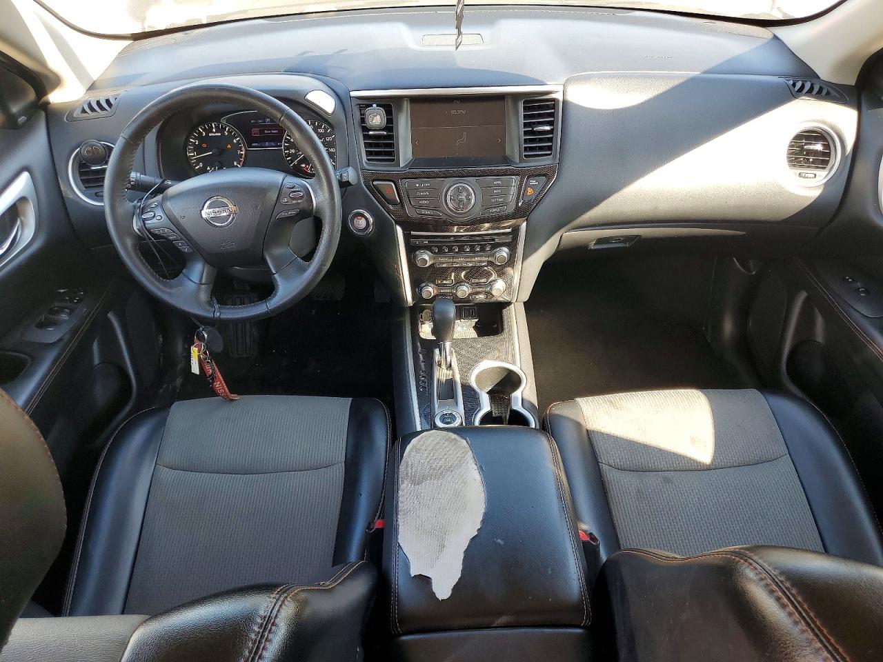 Nissan Pathfinder Sv
