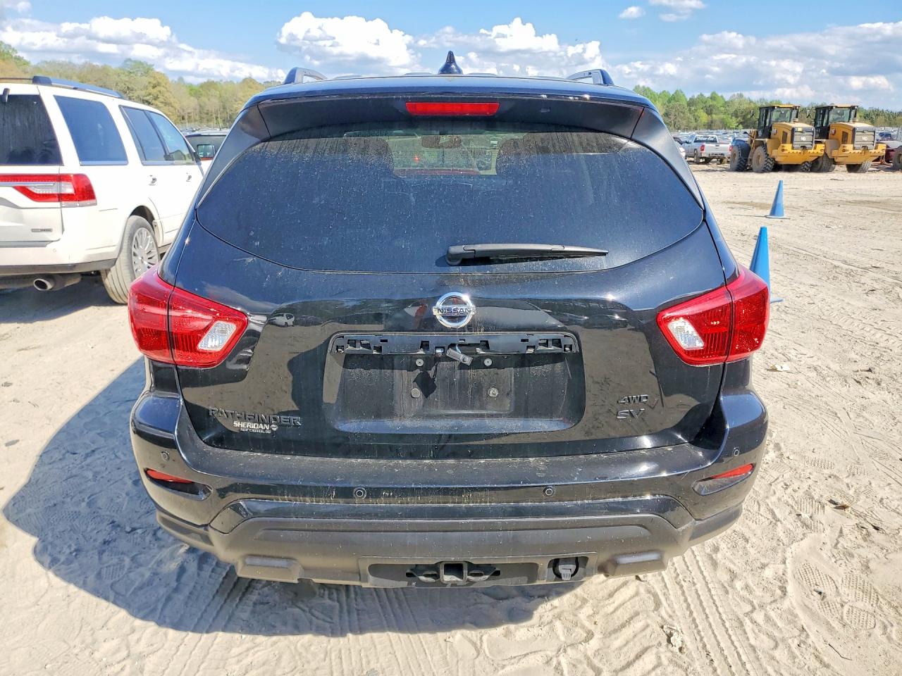Nissan Pathfinder Sv