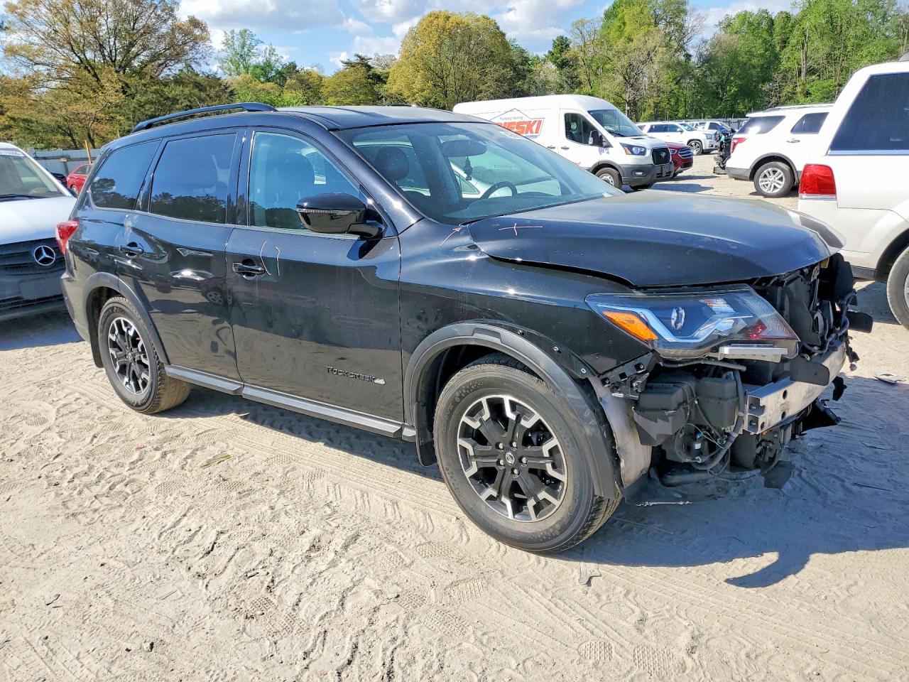 Nissan Pathfinder Sv
