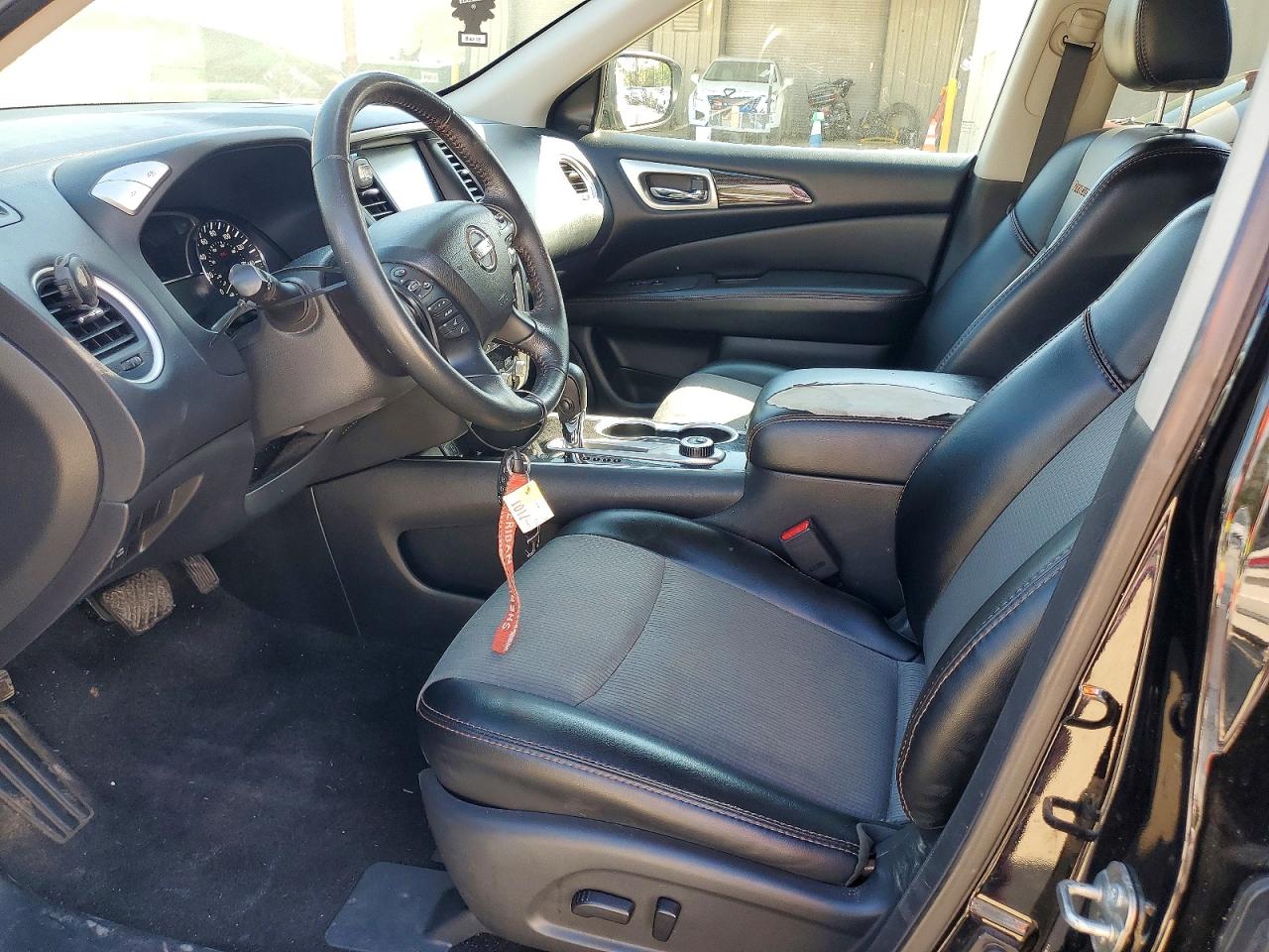 Nissan Pathfinder Sv