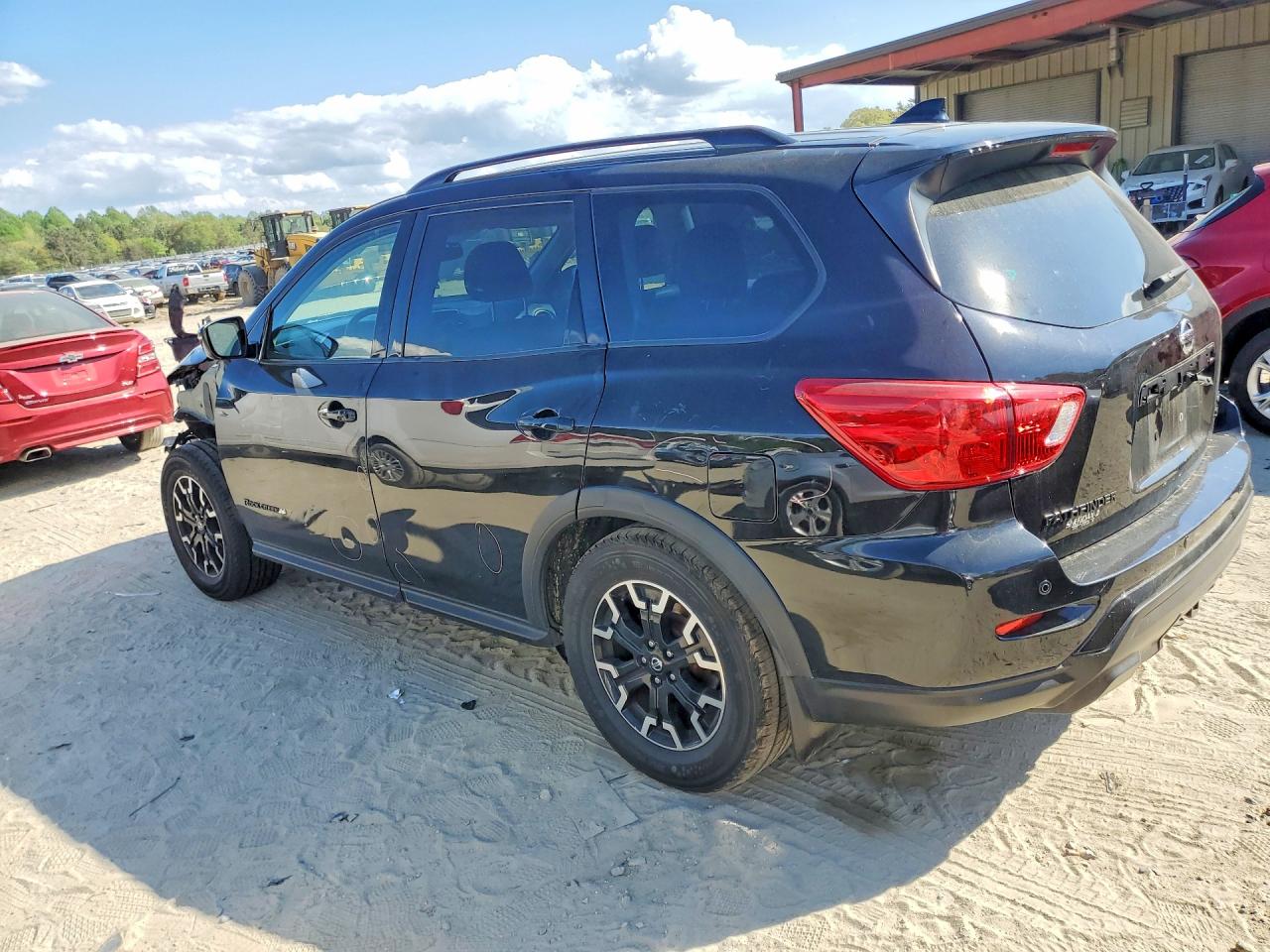 Nissan Pathfinder Sv