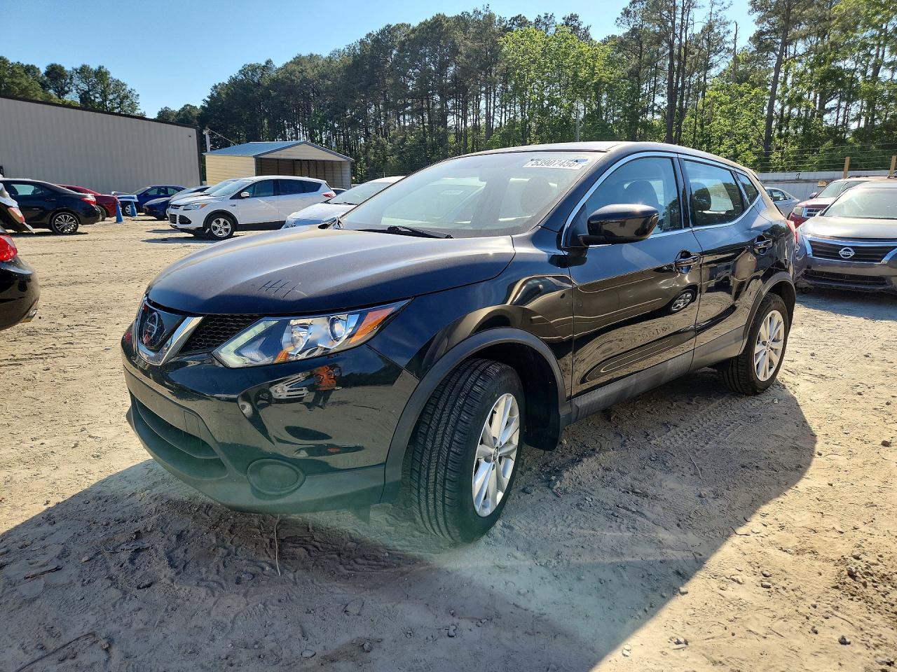 Salvage Nissan Rogue Image