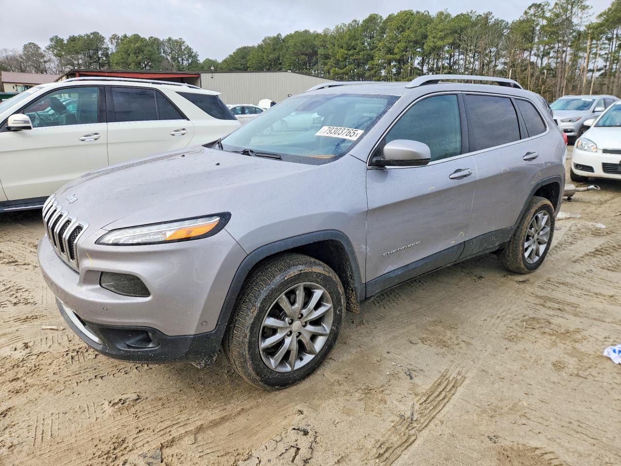 Salvage Jeep Cherokee Image