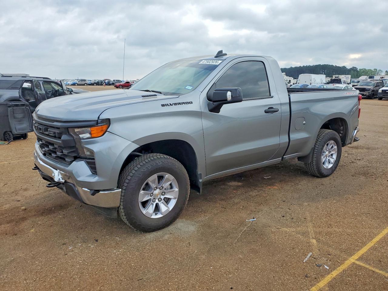 Salvage Chevrolet Silverado Image