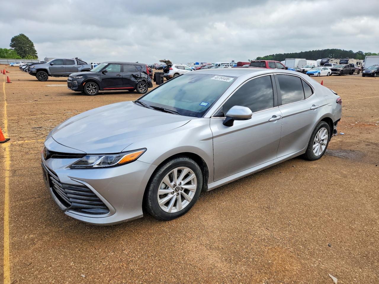 Salvage Toyota Camry Image