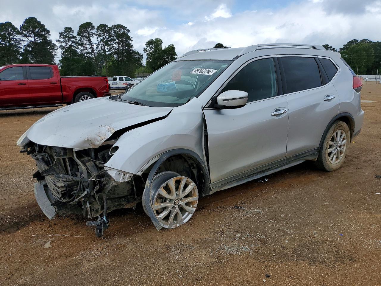 Salvage Nissan Rogue Image