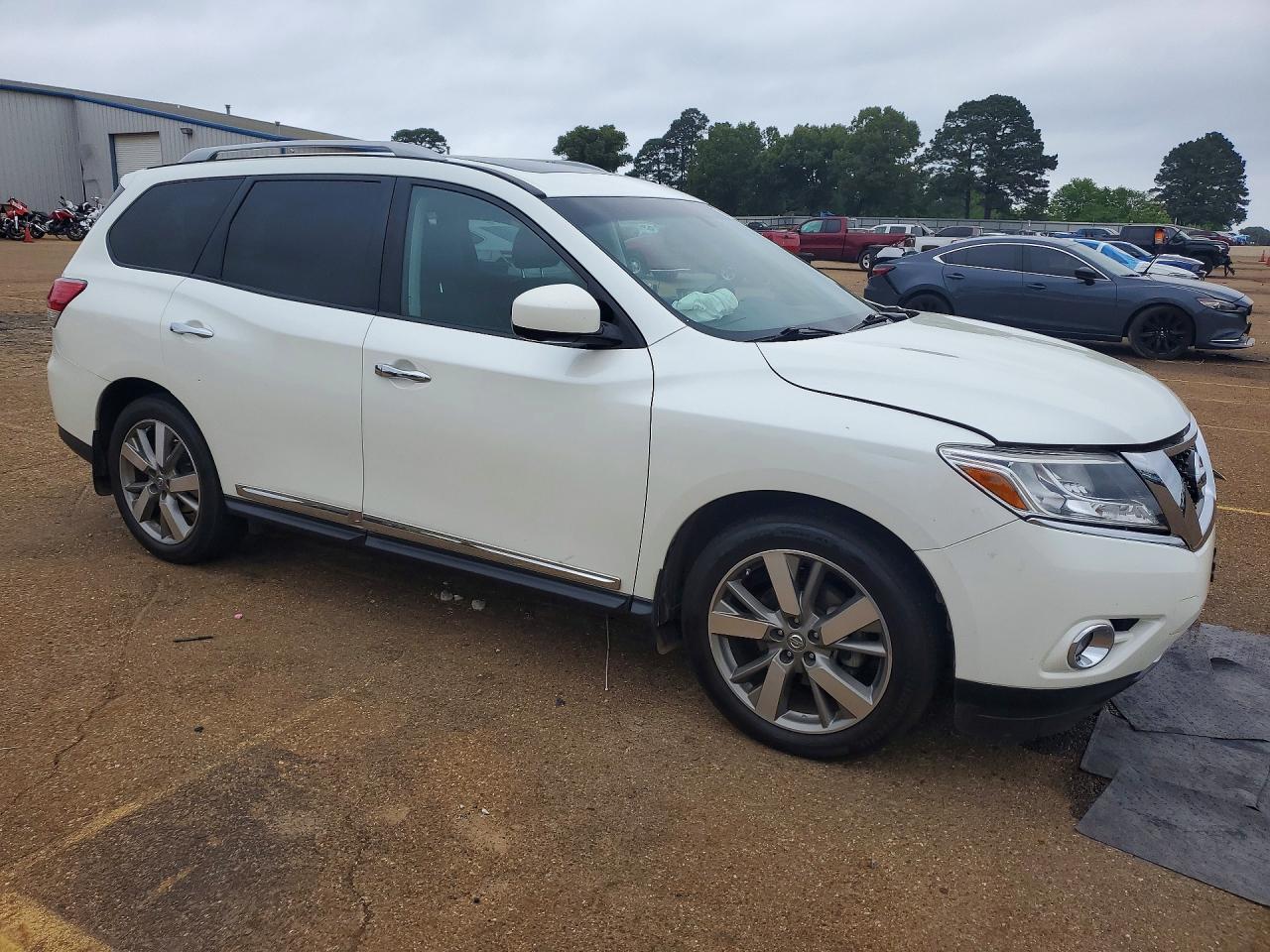 Nissan Pathfinder S