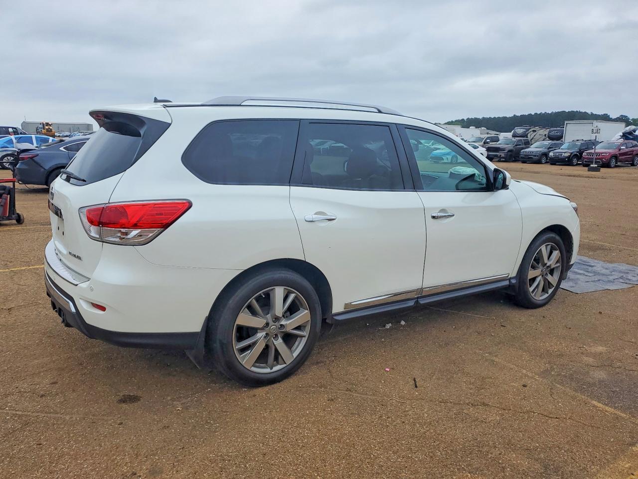 Nissan Pathfinder S