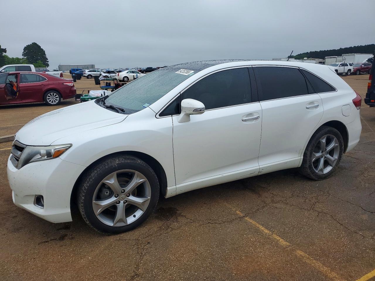 Salvage Toyota Venza Image