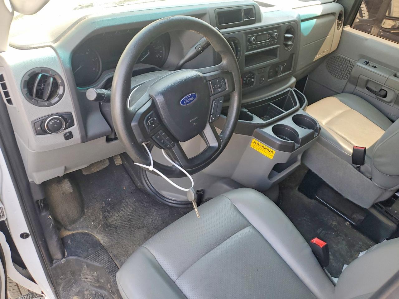 Ford Econoline E350 Super Duty Cutaway Van