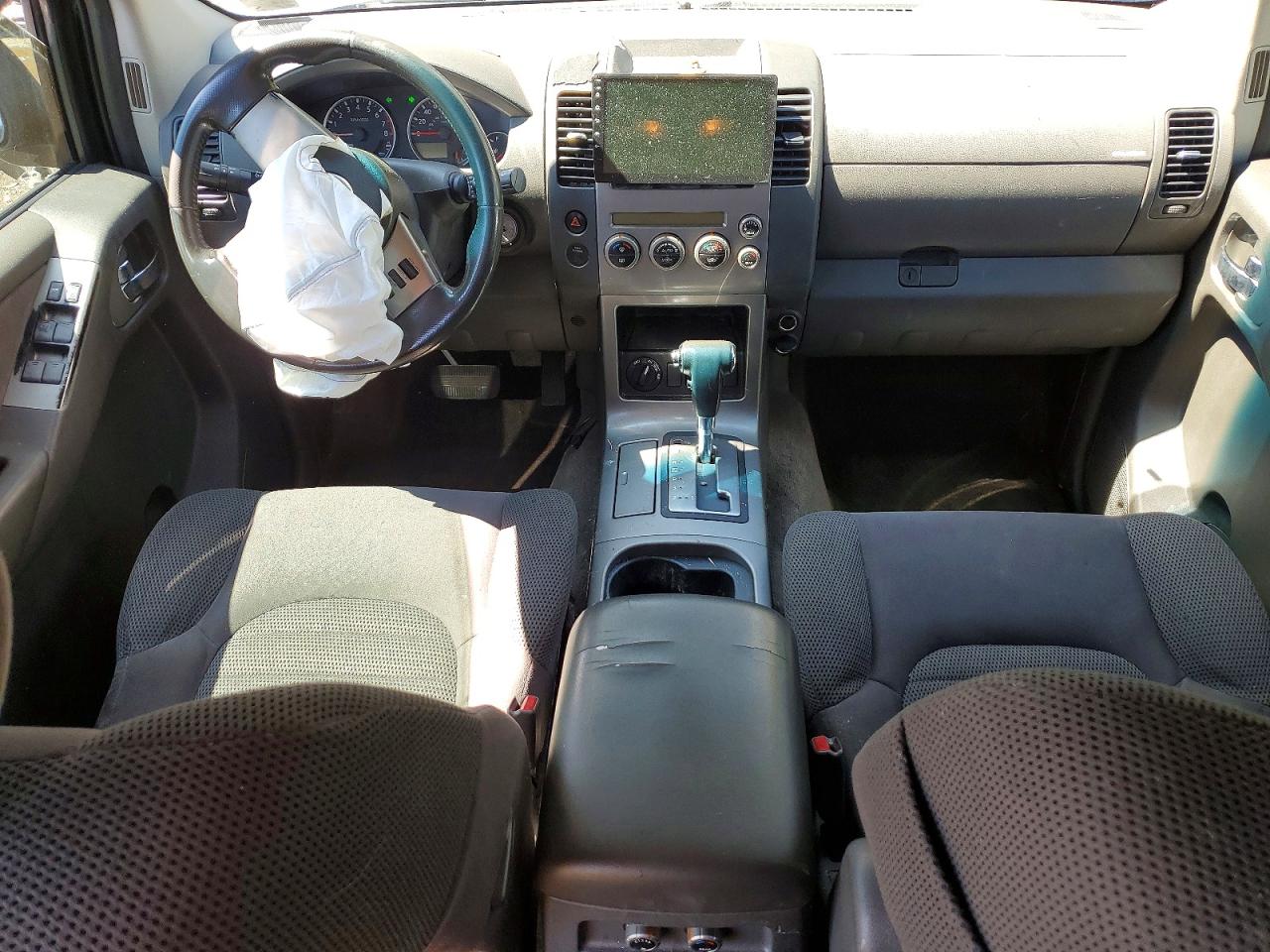 Nissan Pathfinder Xe