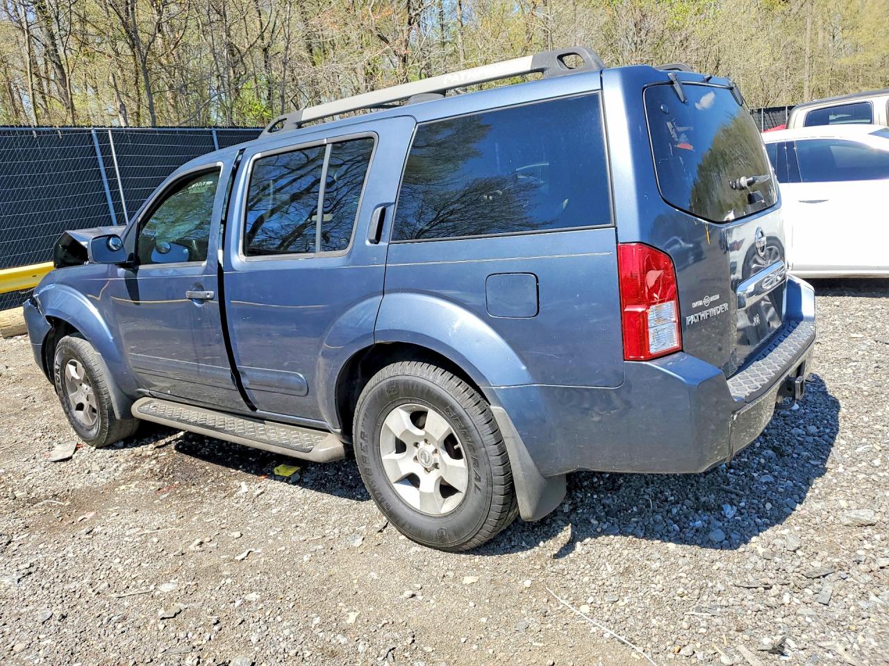Nissan Pathfinder Xe
