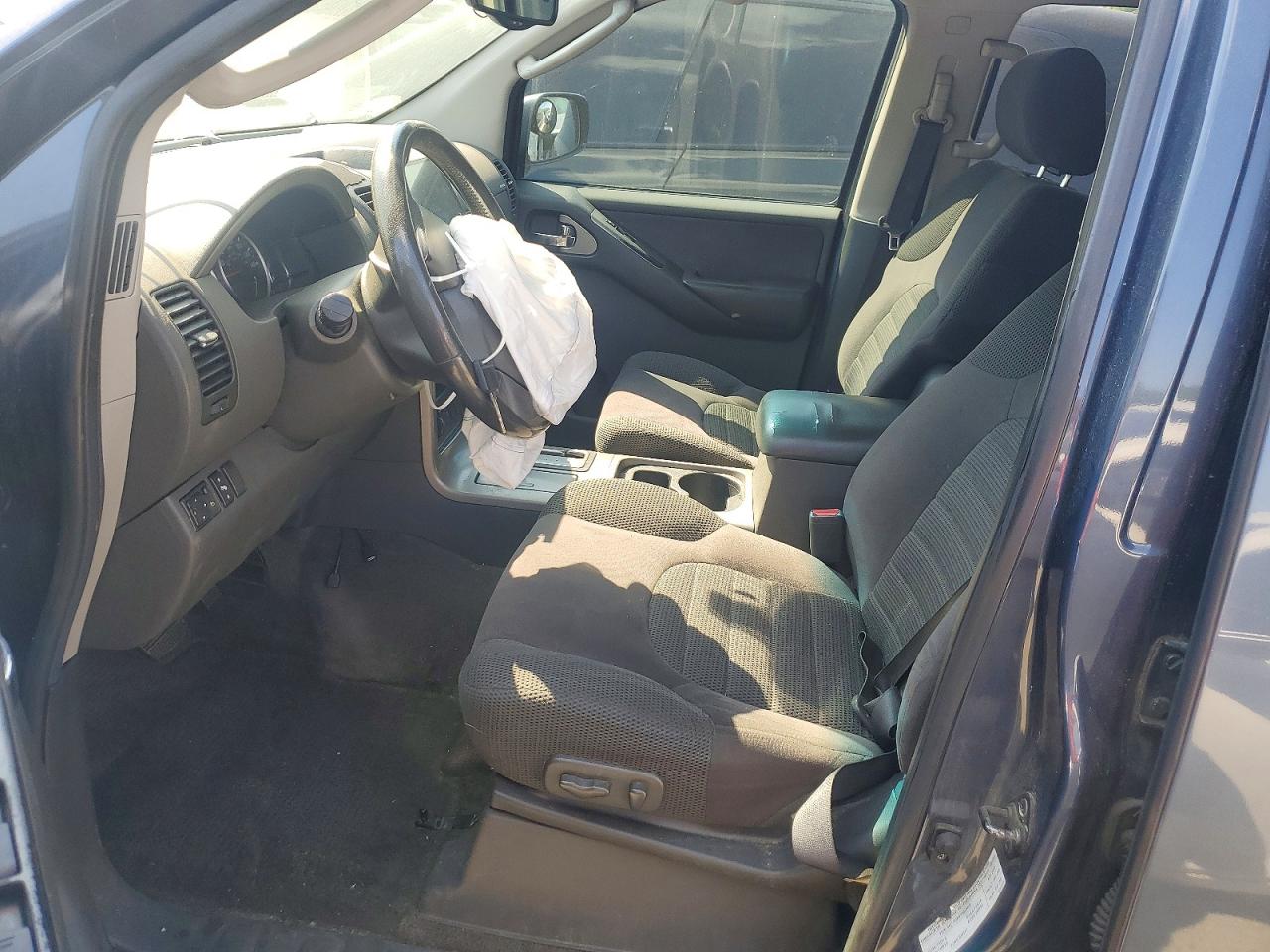 Nissan Pathfinder Xe