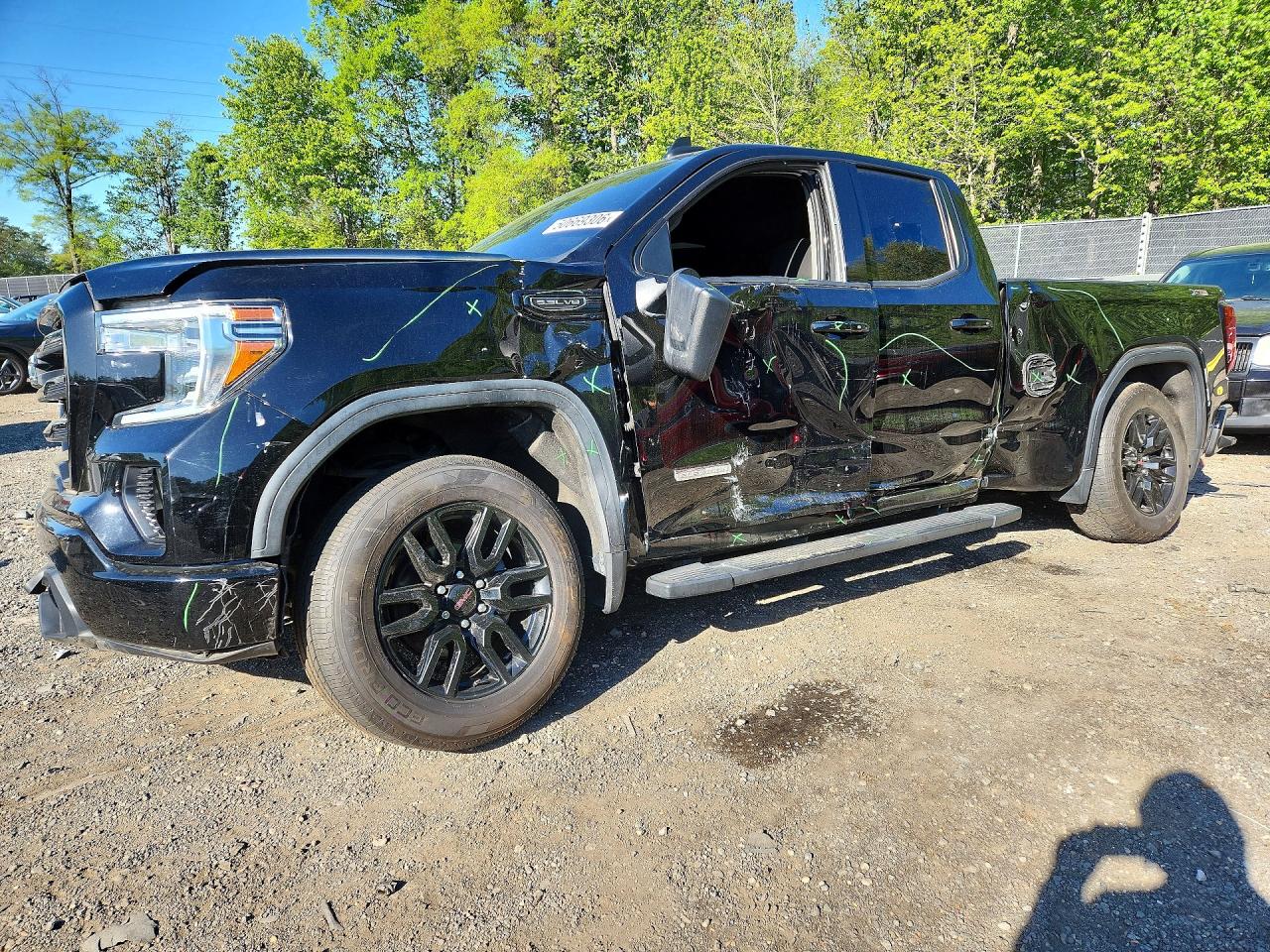 Salvage GMC Sierra Image