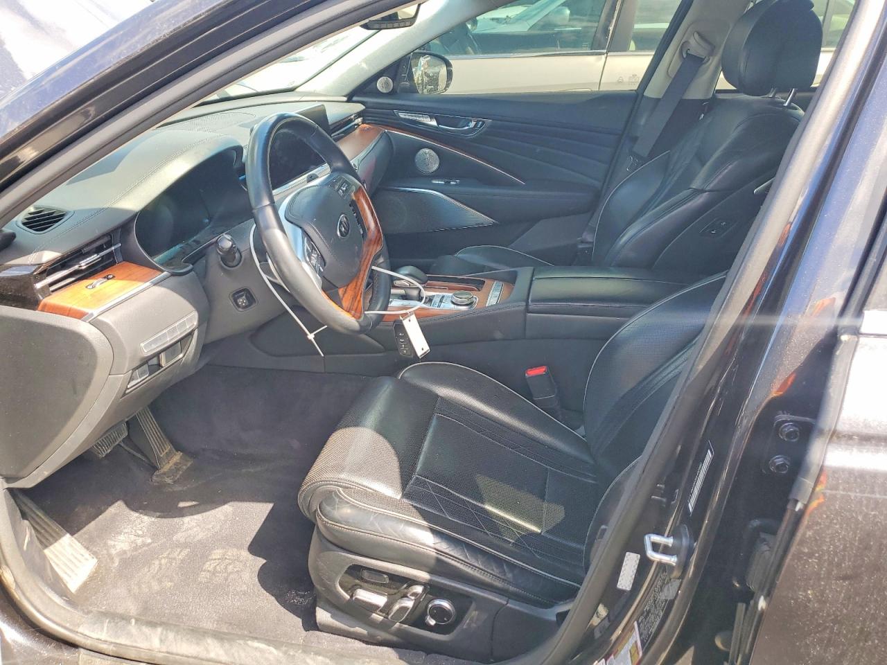 Kia K900 Luxury