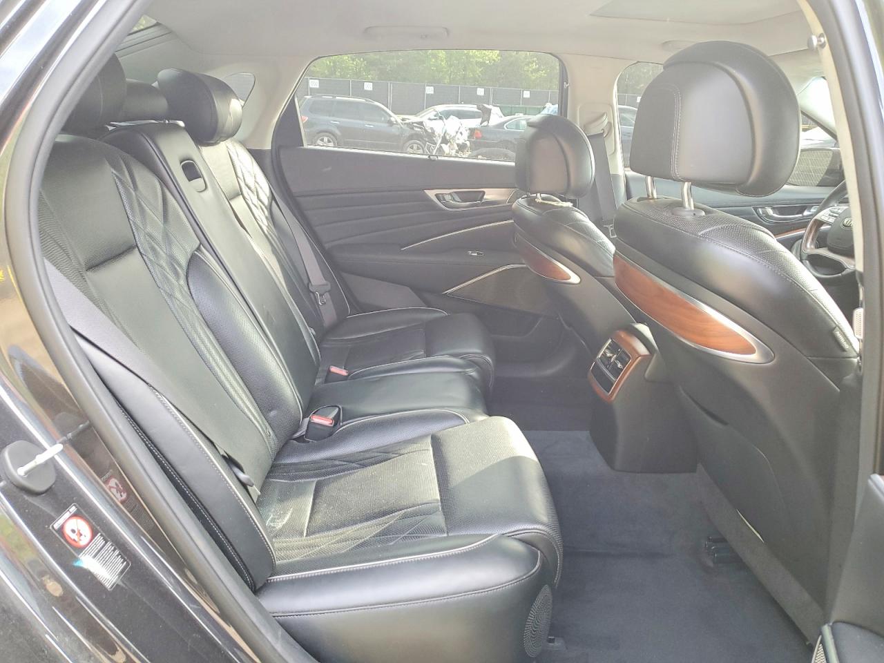 Kia K900 Luxury