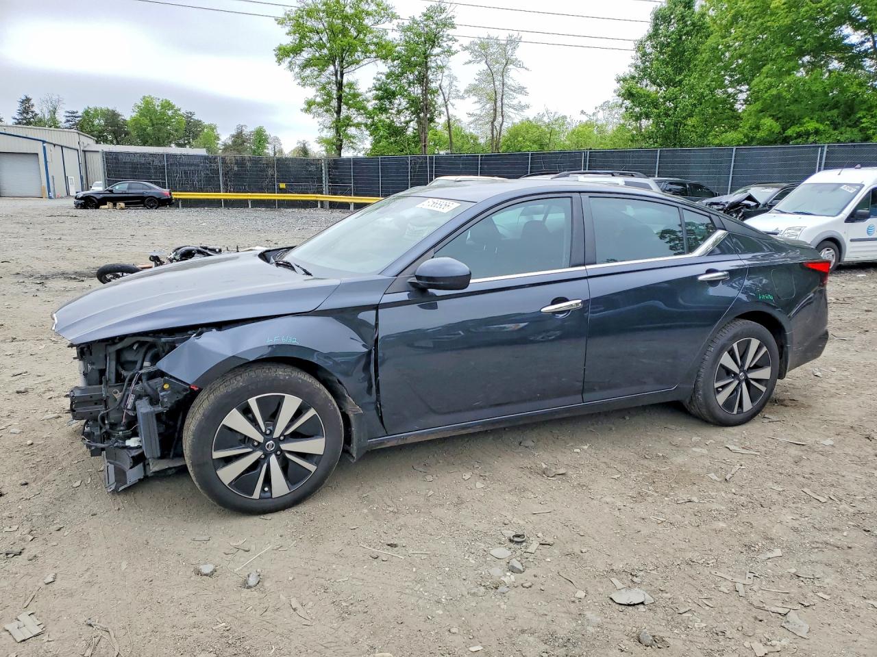 Salvage Nissan Altima Image
