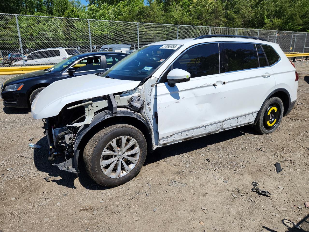 Salvage Volkswagen Tiguan Image