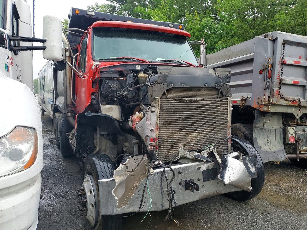 Salvage Sterling Truck L9500 Image