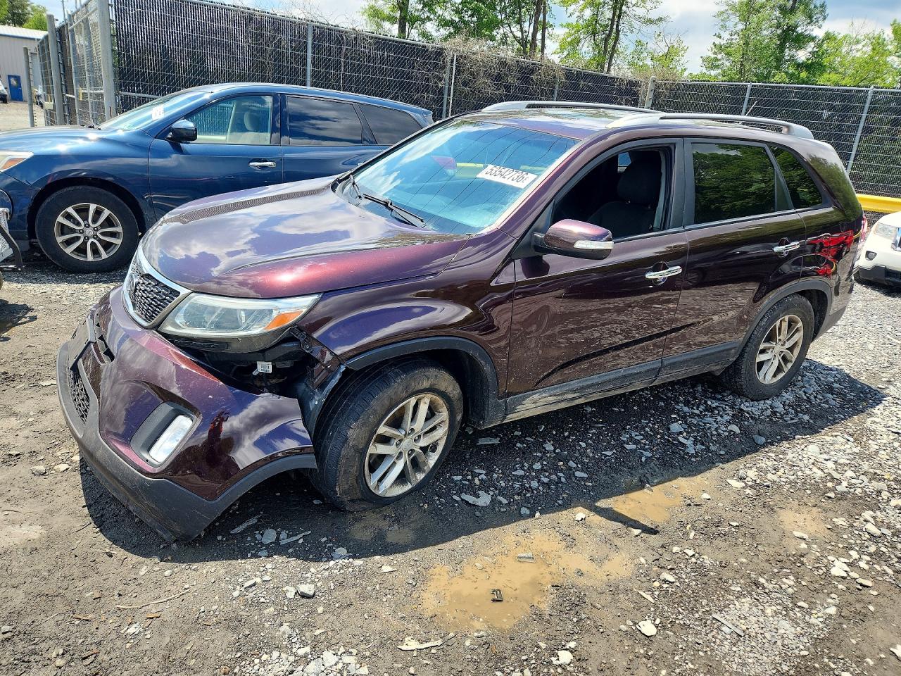 Salvage Kia Sorento Image