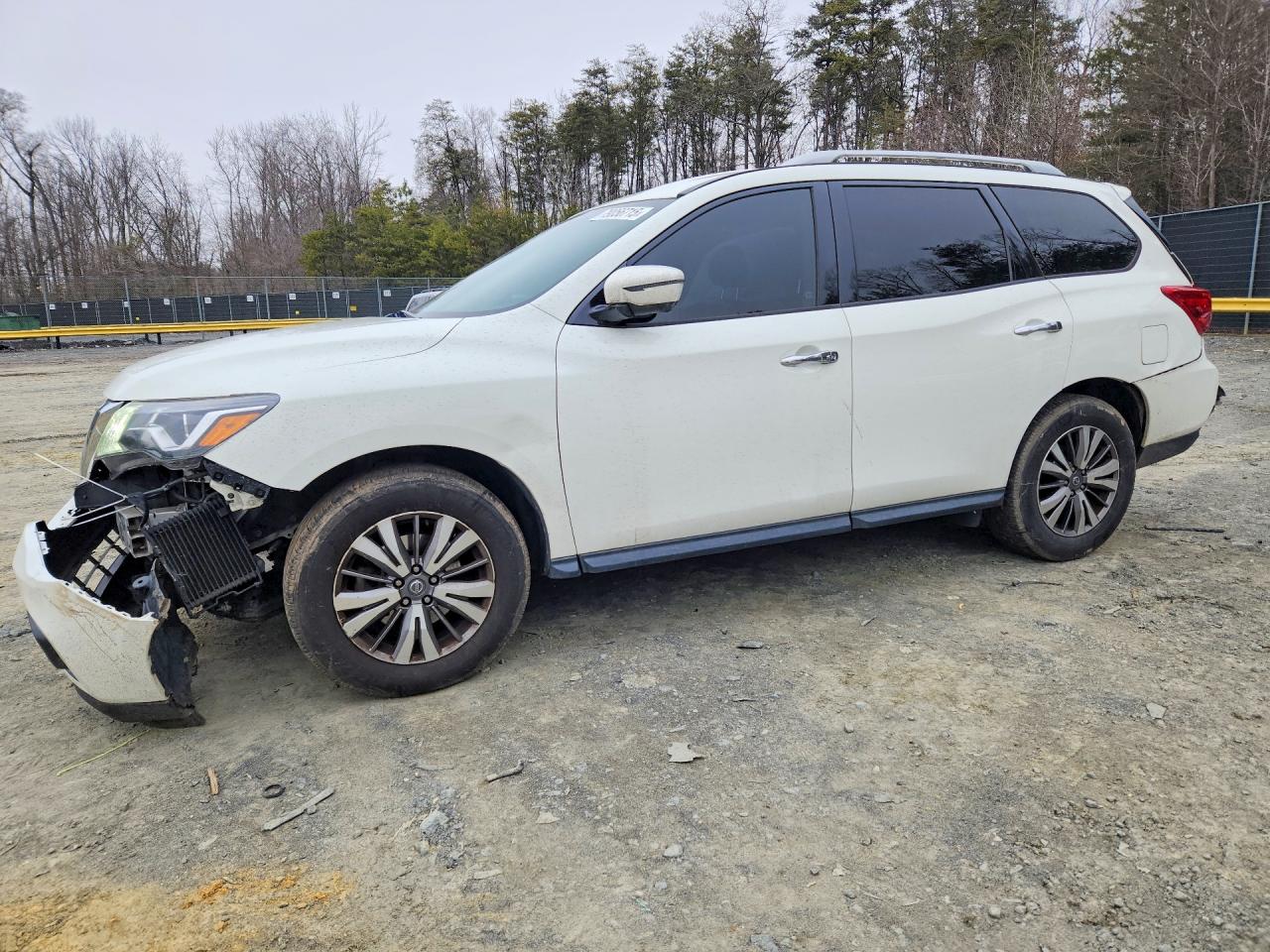Salvage Nissan Pathfinder Image