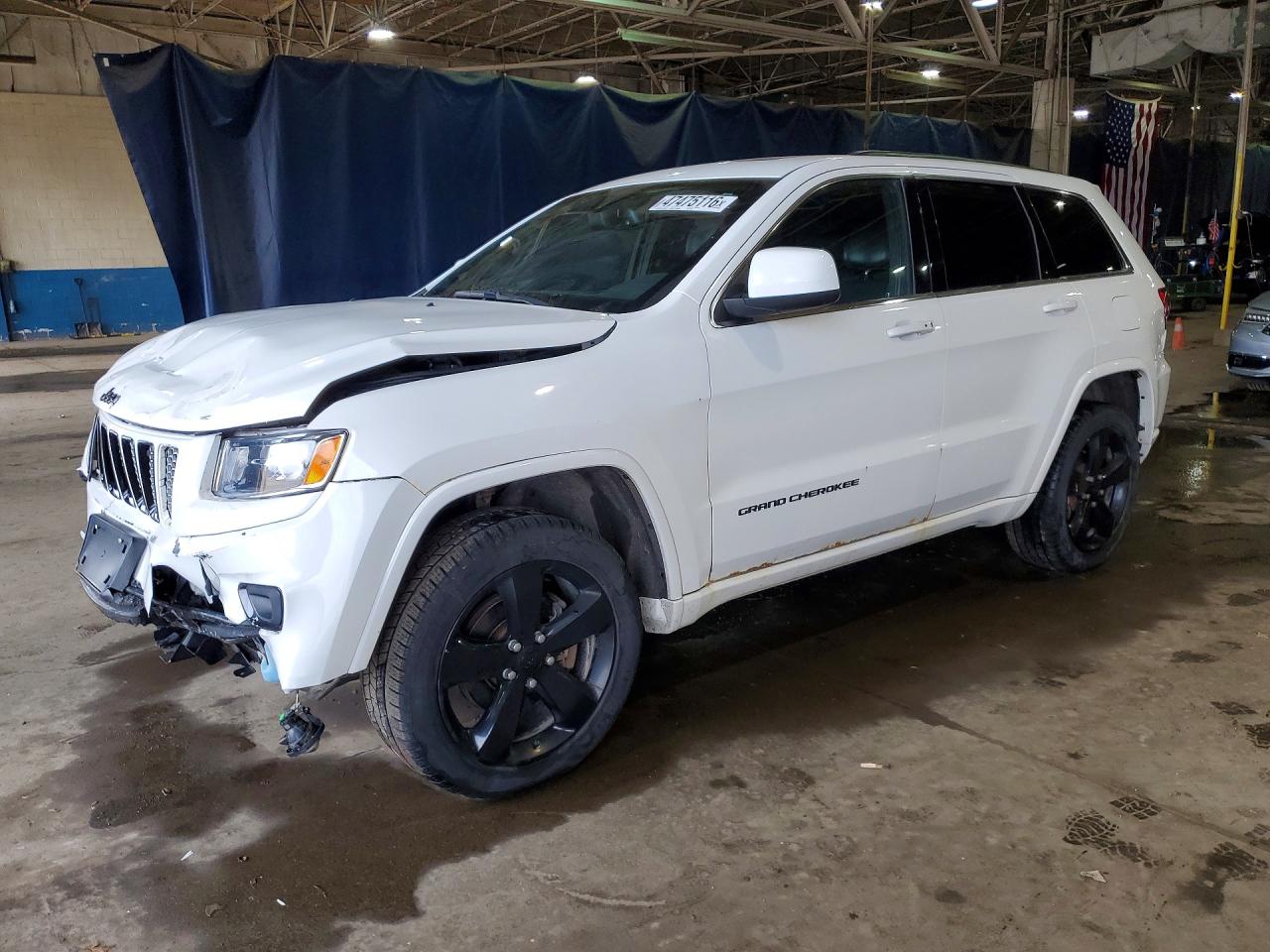 Salvage Jeep Grand Cherokee Image