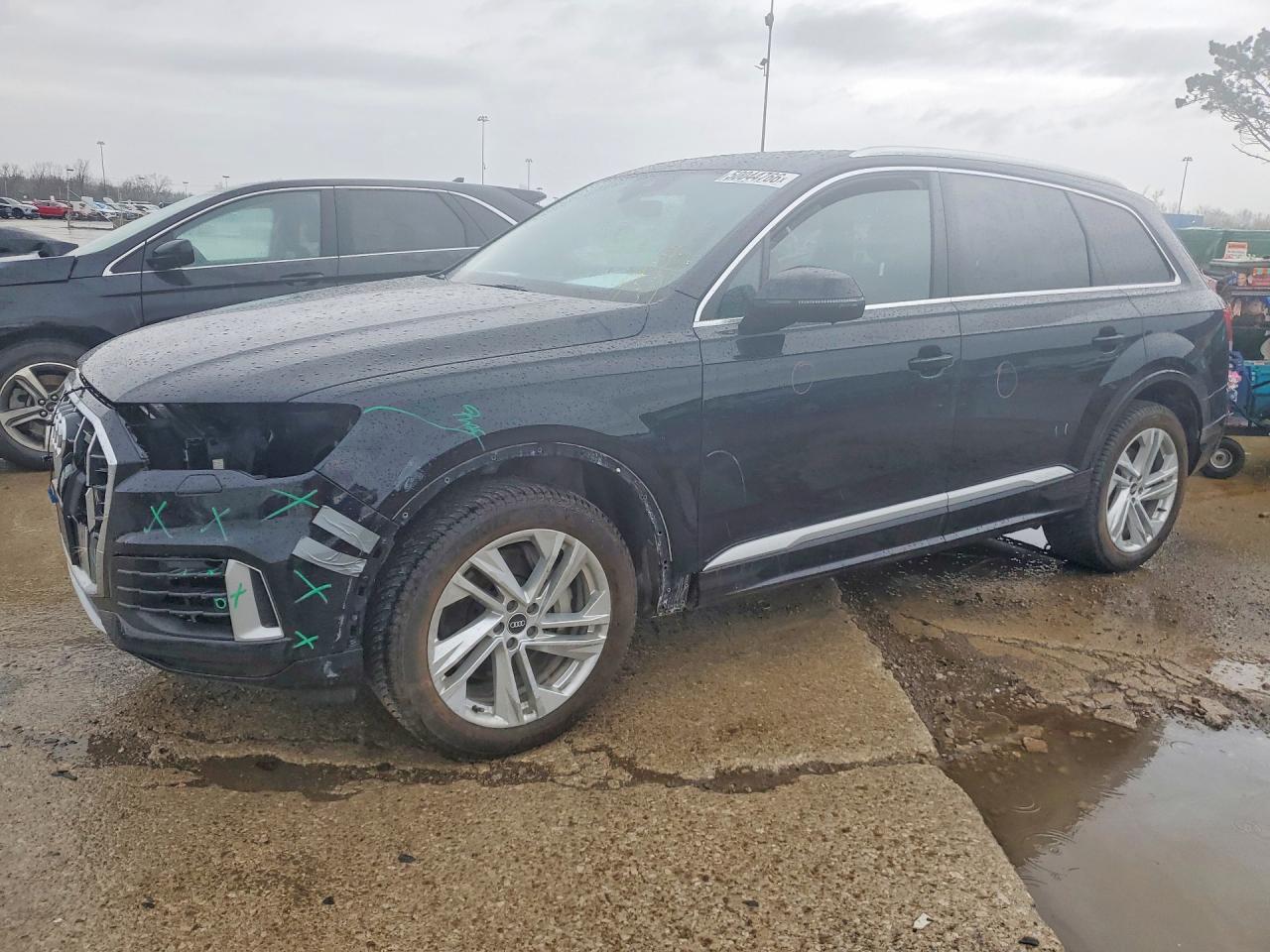 Salvage Audi Q7 Image