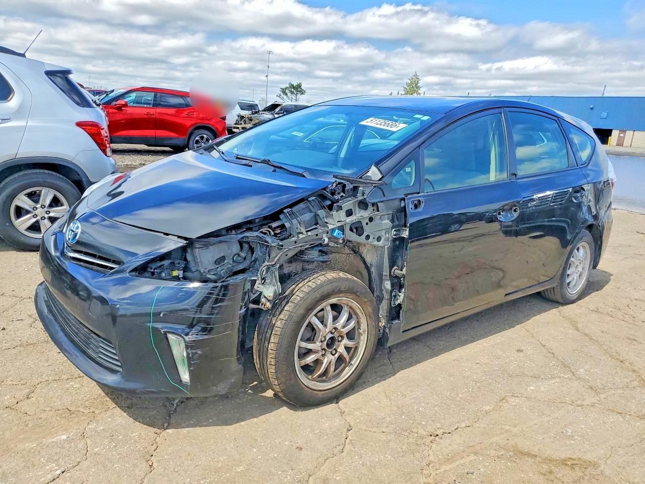 Salvage Toyota Prius v Image