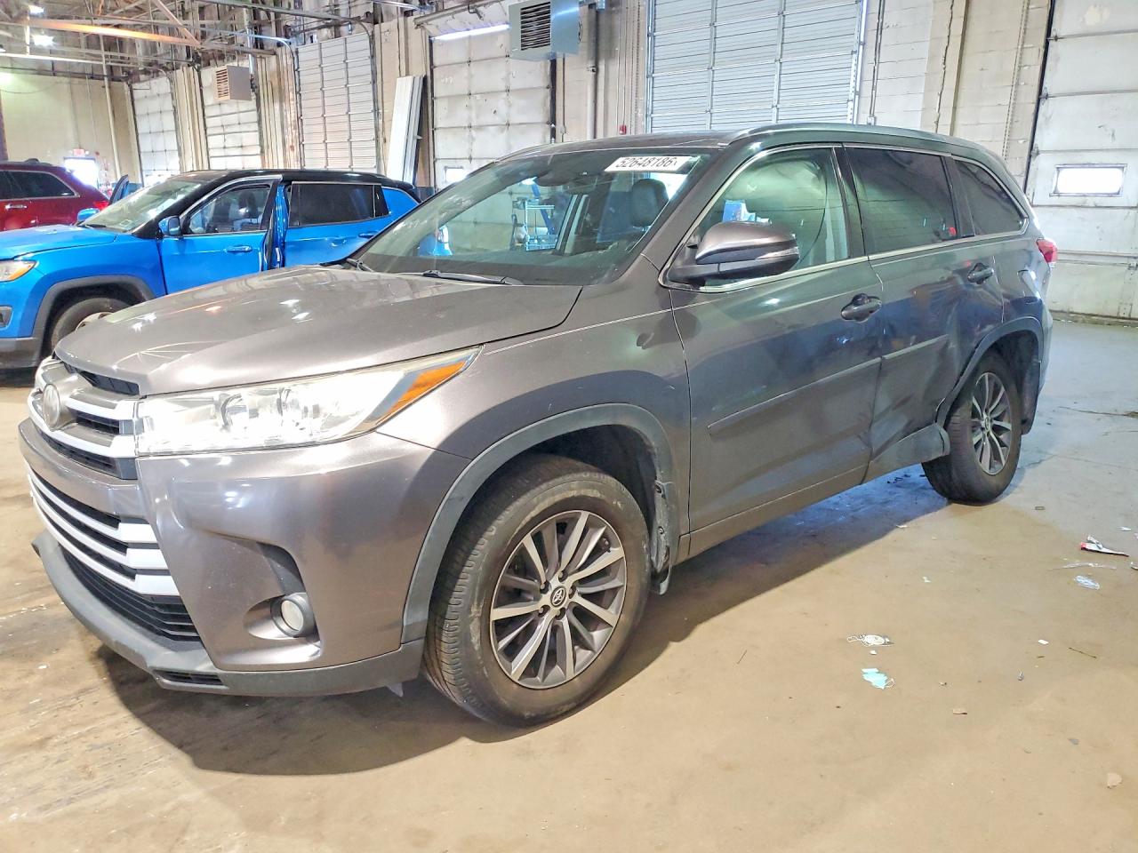 Salvage Toyota Highlander Image