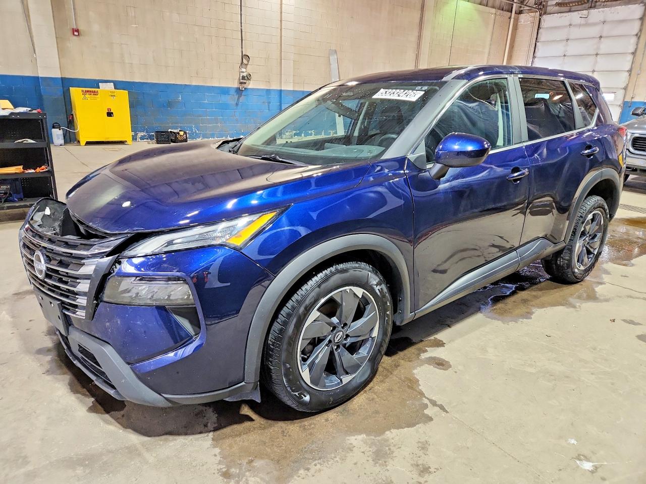 Salvage Nissan Rogue Image