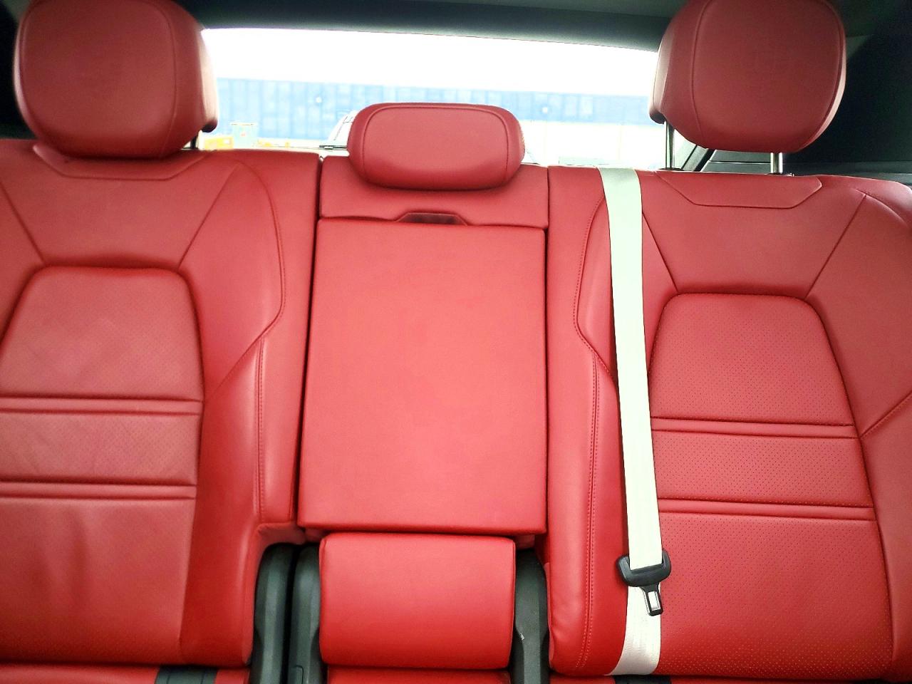 Porsche Cayenne Base