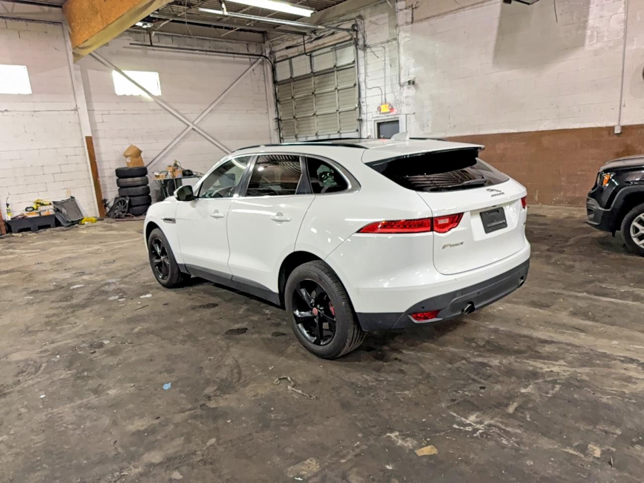 Jaguar F-PACE Premium
