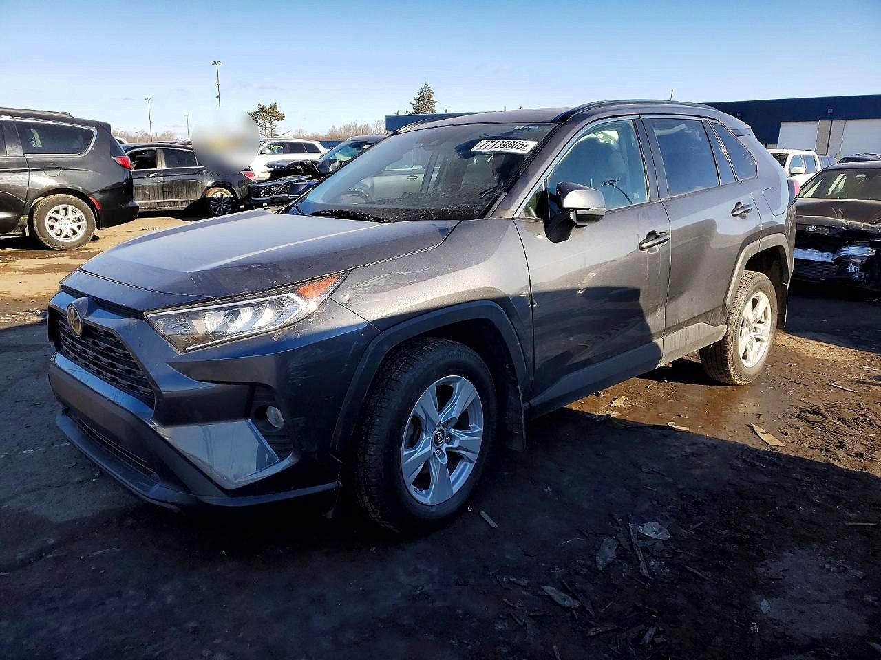 Salvage Toyota RAV4 Image