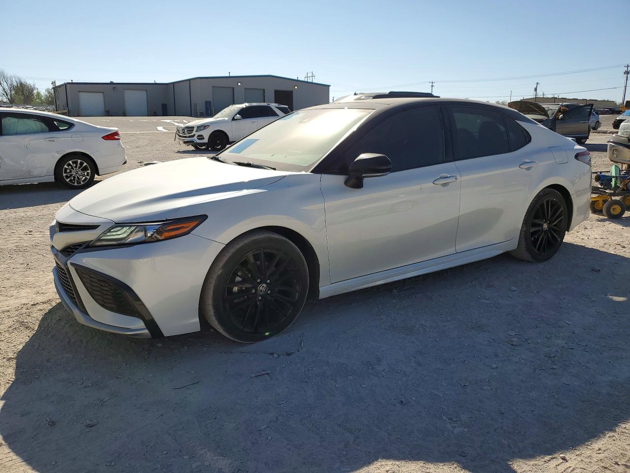 Salvage Toyota Camry Image